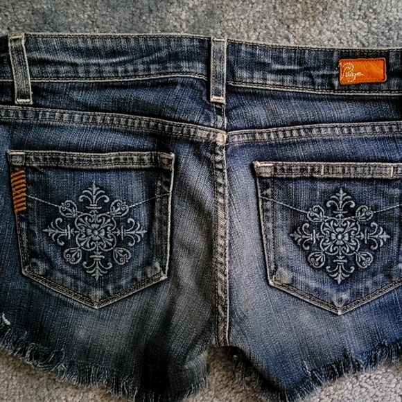 PAIGE Pants - 💙 Paige Premium Denim Laurel Canyon Shorts